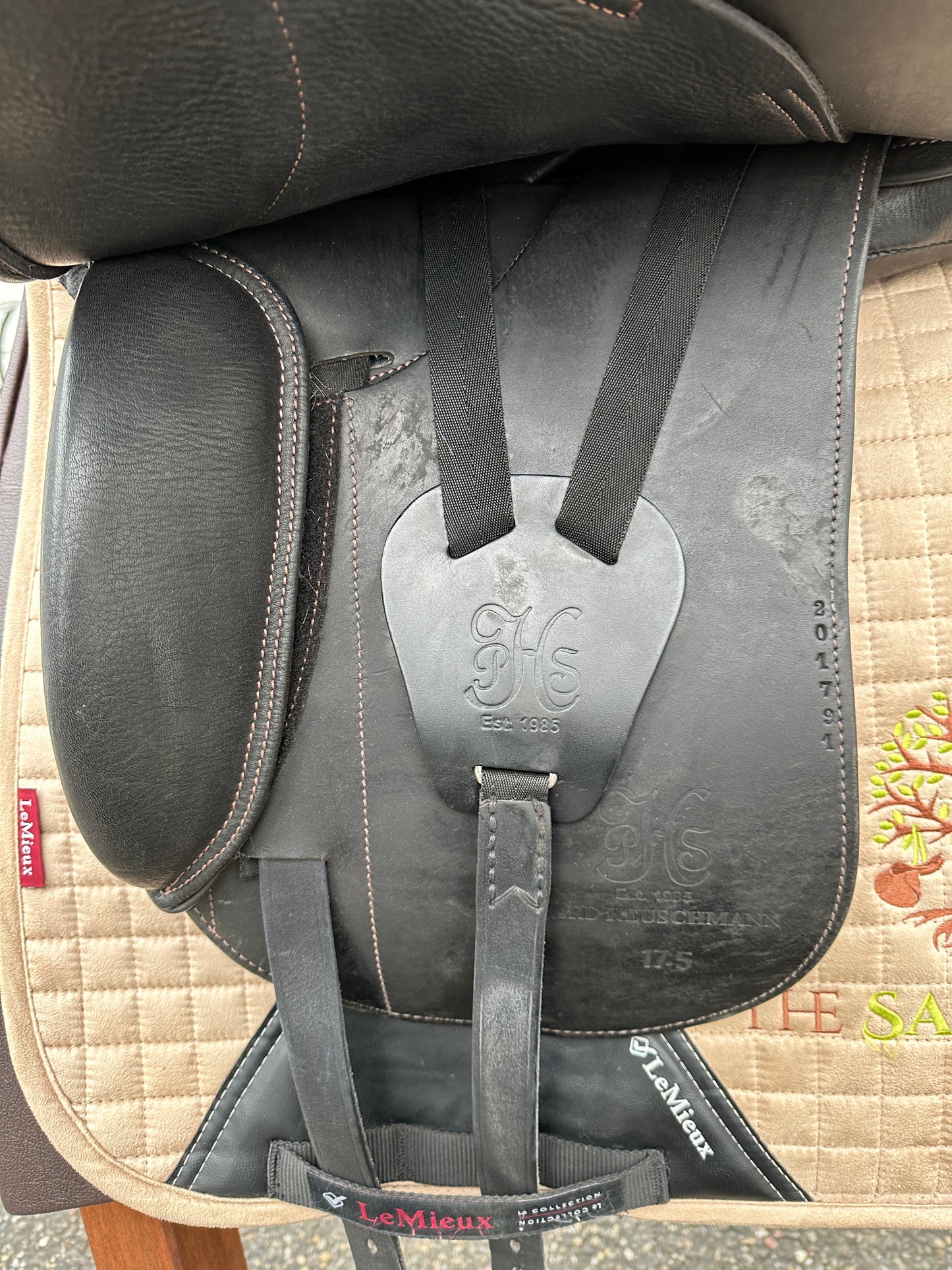 Horobin Gerd Heuschmann dressage saddle as good as new 17.5 inch shoulder clearance