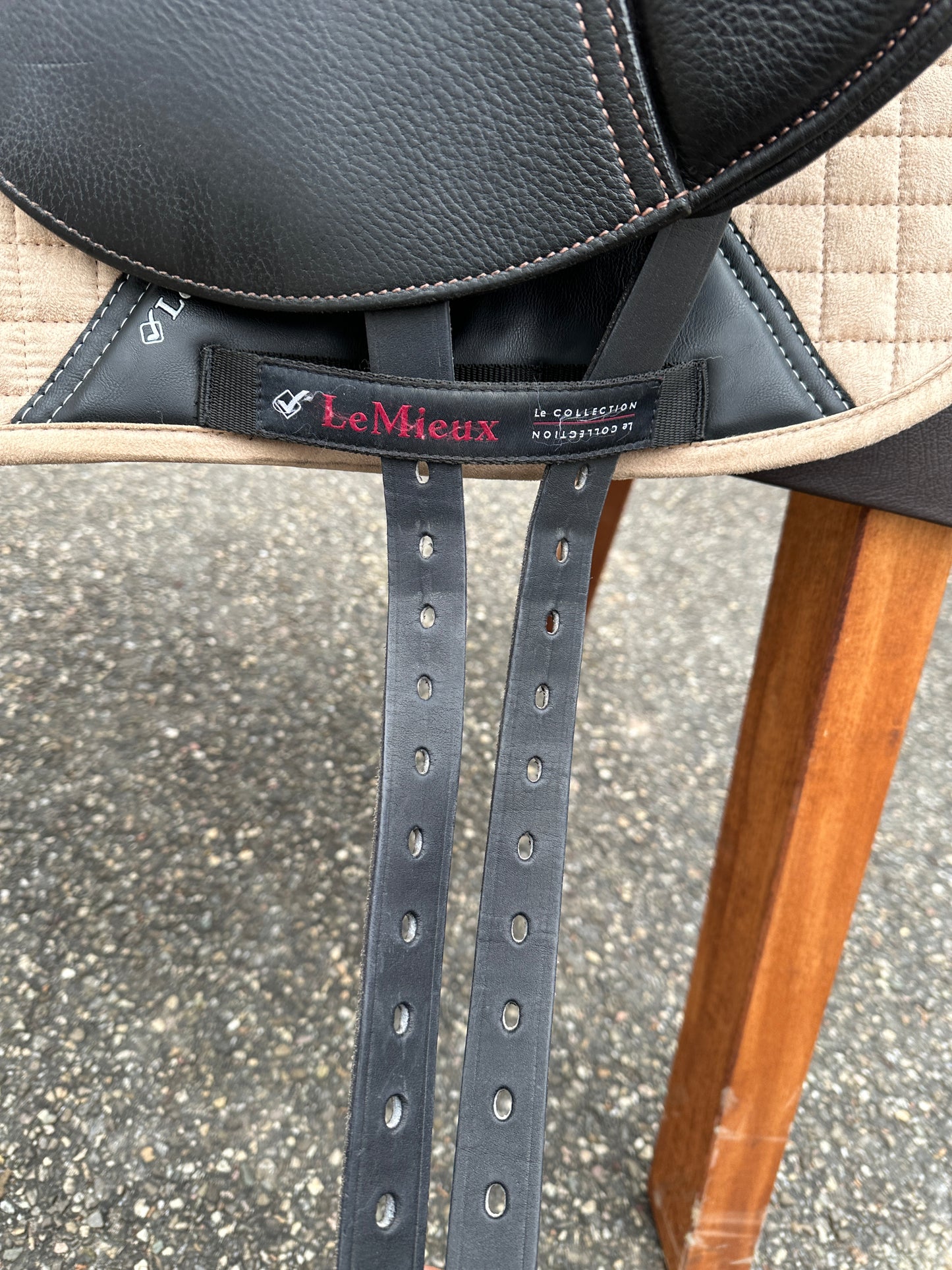 Horobin Gerd Heuschmann dressage saddle as good as new 17.5 inch shoulder clearance
