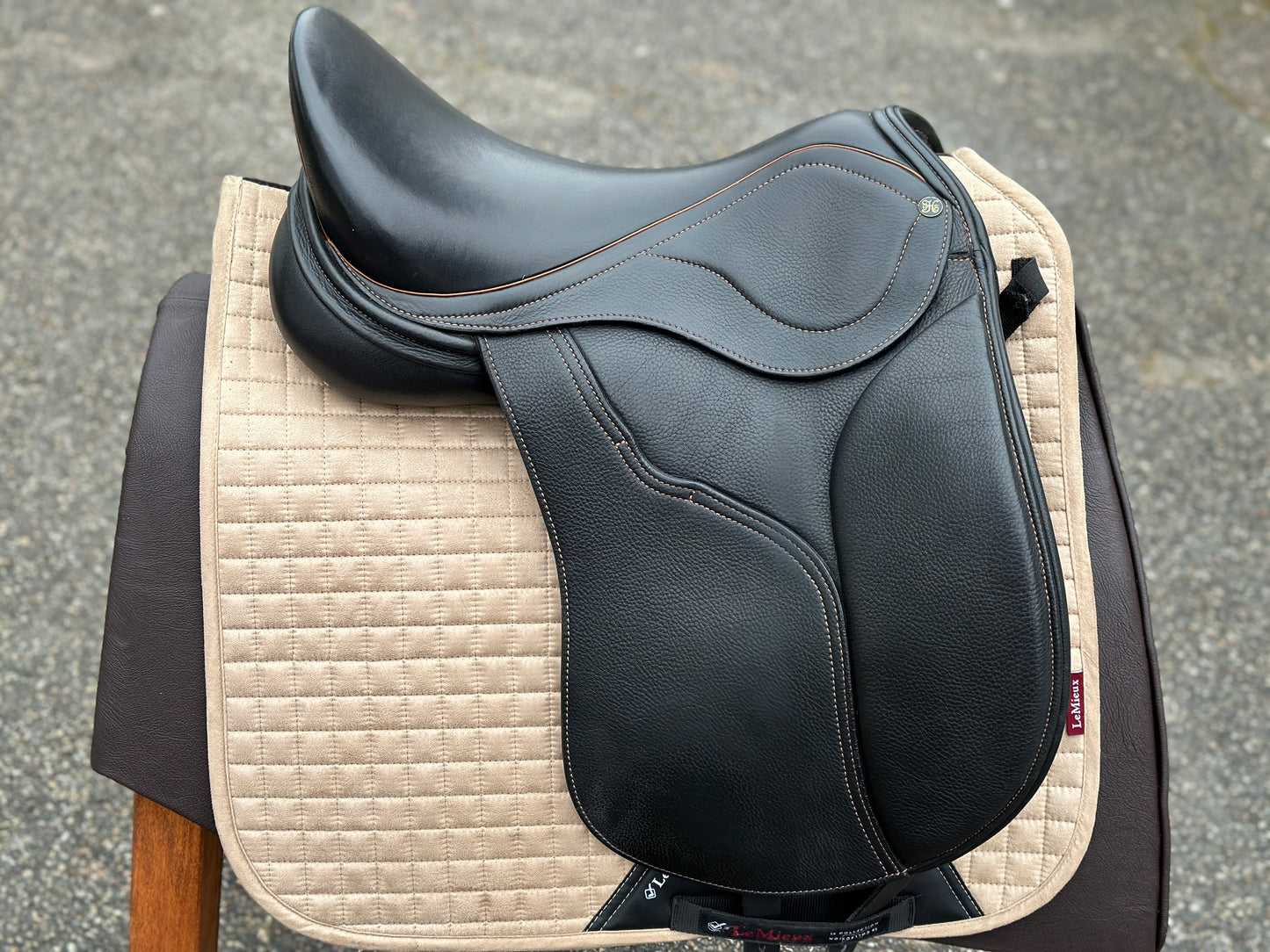 Horobin Gerd Heuschmann dressage saddle as good as new 17.5 inch shoulder clearance