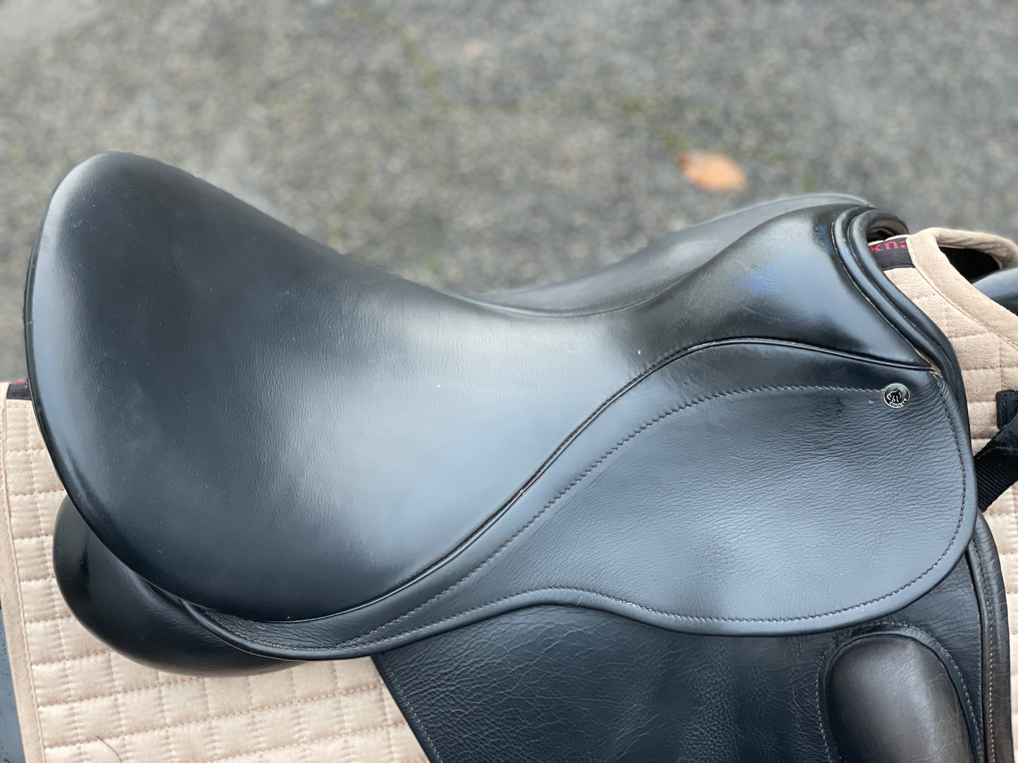 County Perfection Dressage Saddle 17.5 inch N SR