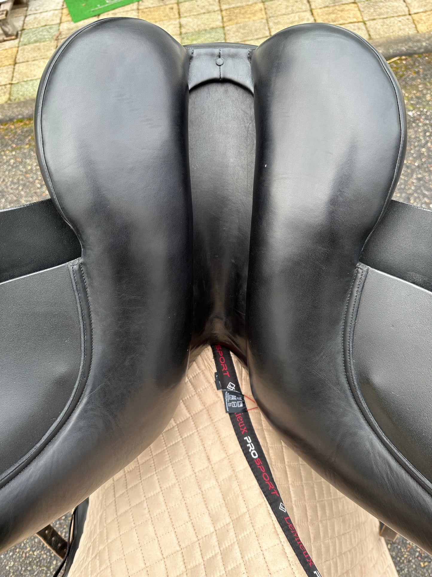 3S Dressursattel 17,5 Zoll mit Stabilizerkissen