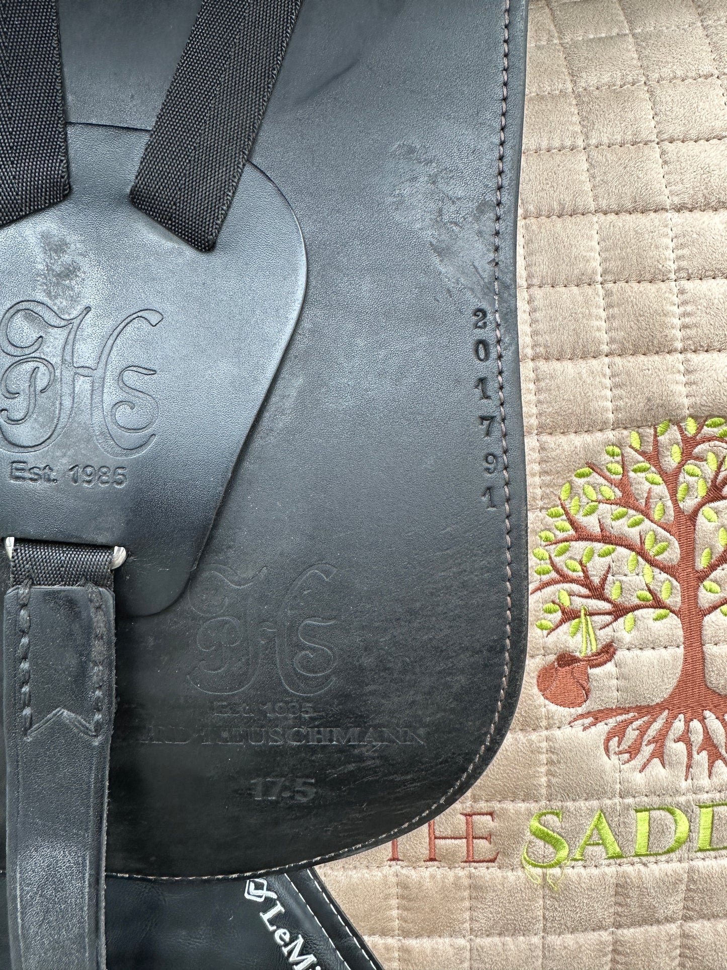 Horobin Gerd Heuschmann dressage saddle as good as new 17.5 inch shoulder clearance