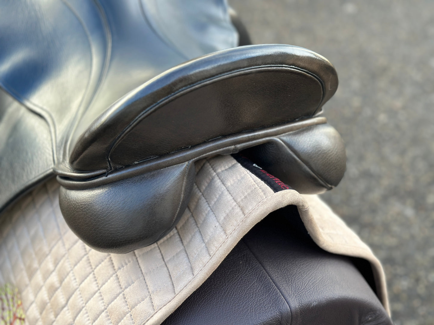 County Perfection Dressage Saddle 17 inch W