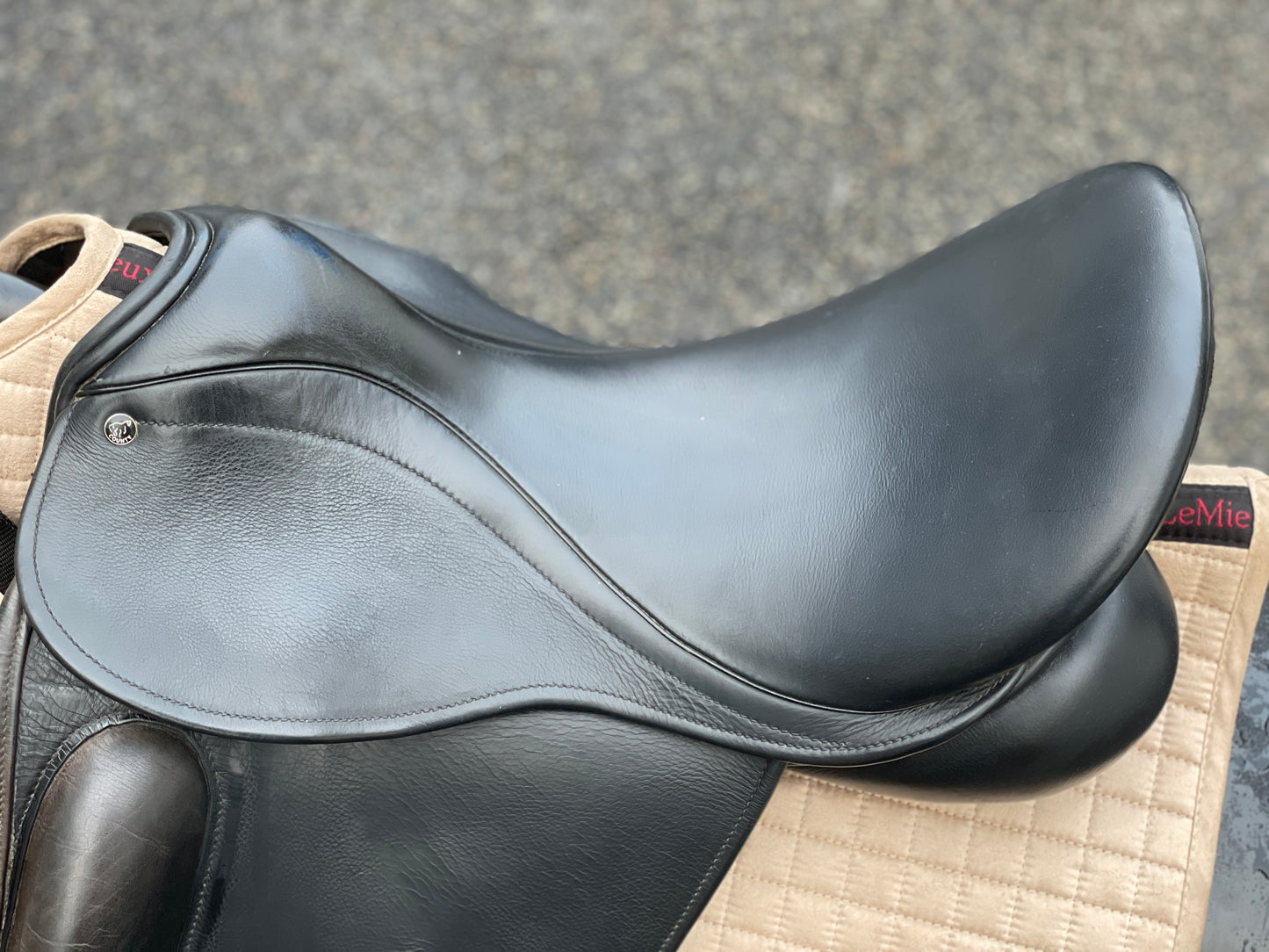 County Perfection Dressage Saddle 17.5 inch N SR