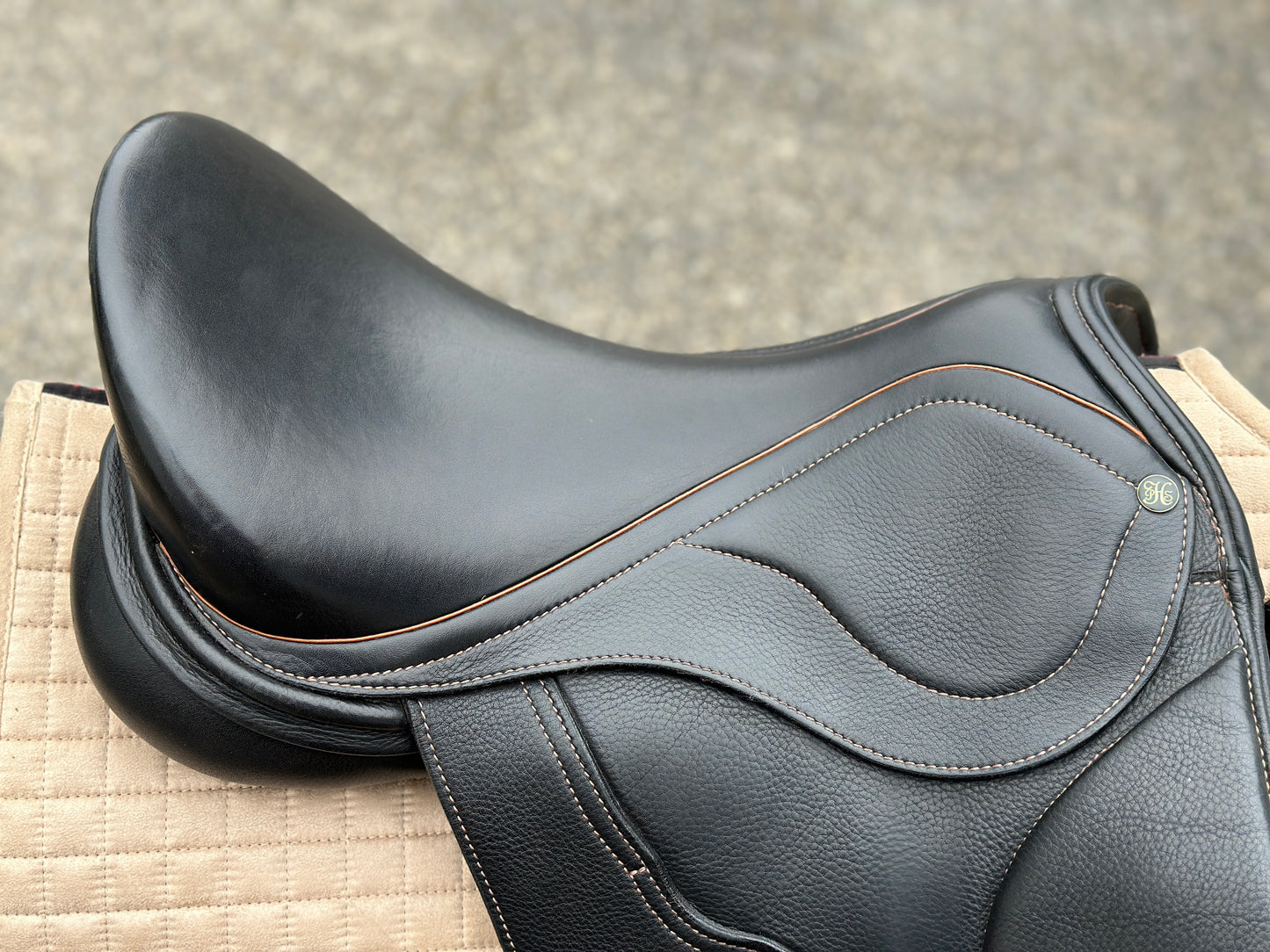 Horobin Gerd Heuschmann dressage saddle as good as new 17.5 inch shoulder clearance