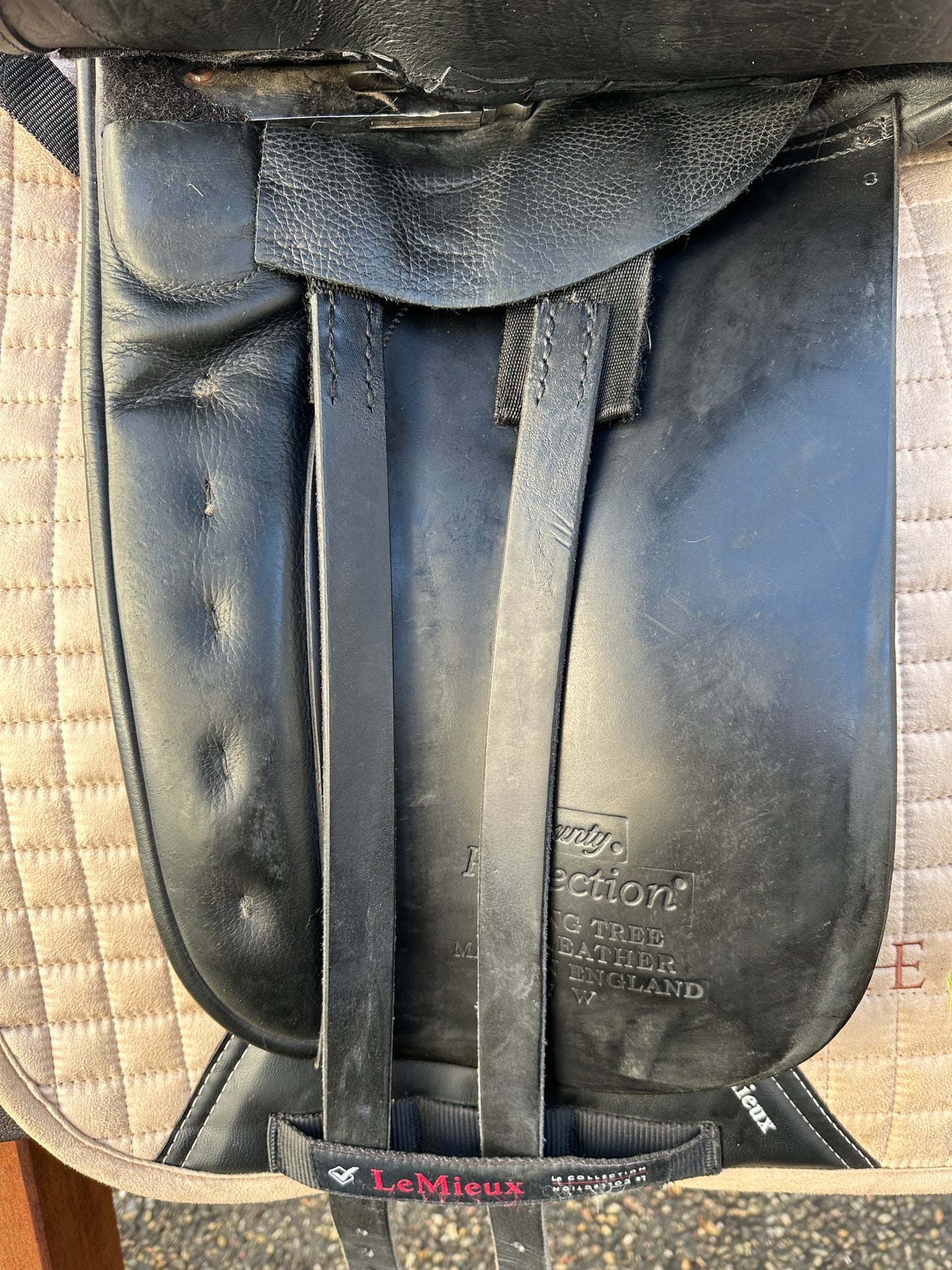 County Perfection Dressage Saddle 17 inch W