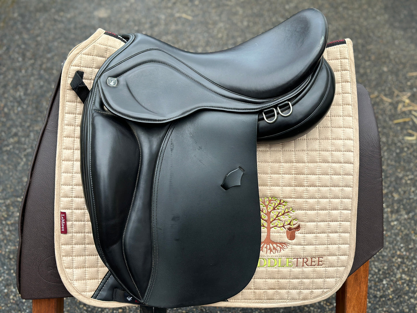 3S Dressursattel 17,5 Zoll mit Stabilizerkissen