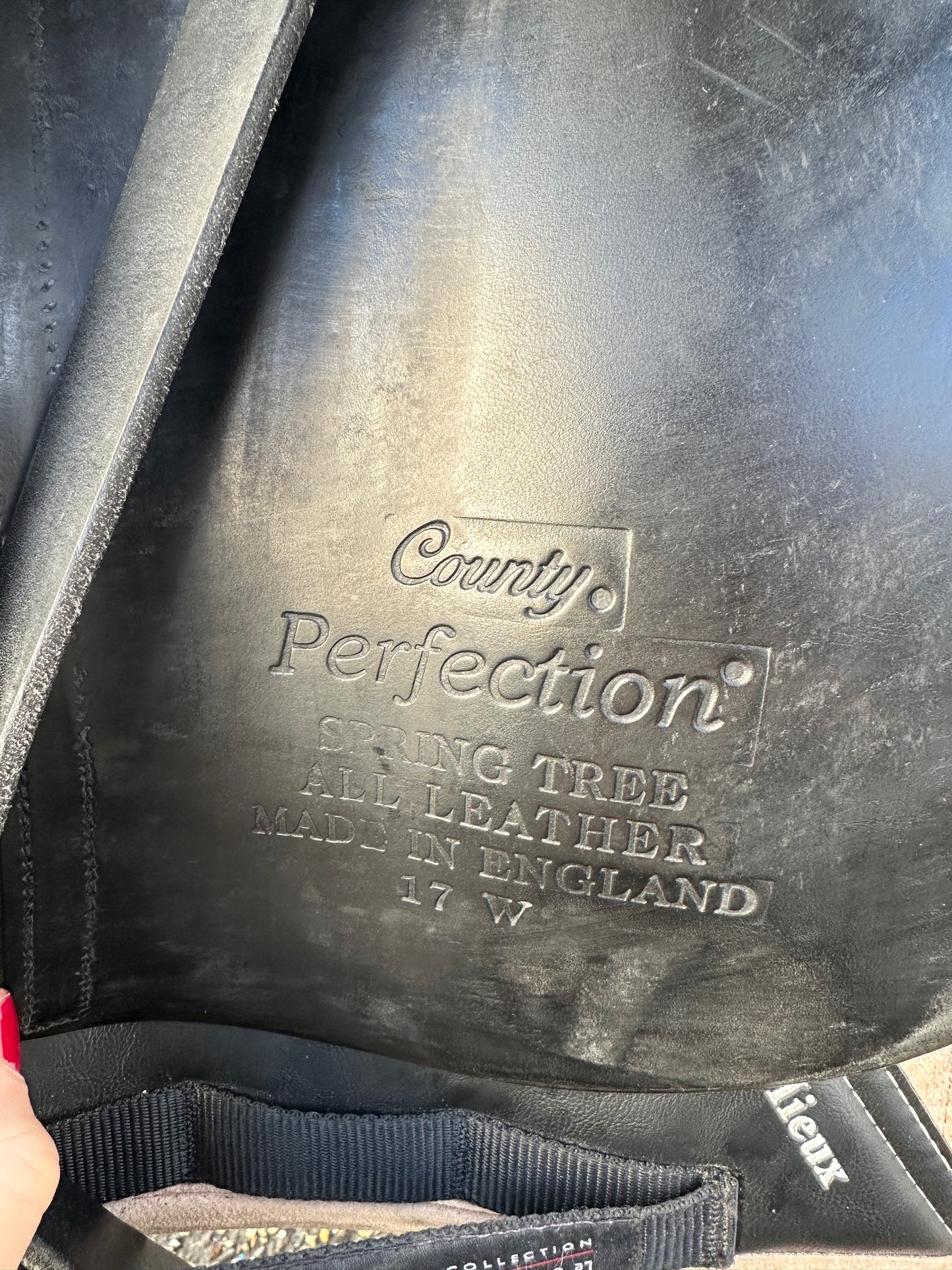 County Perfection Dressage Saddle 17 inch W