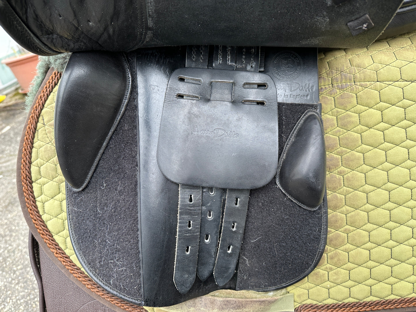 Harry Dabbs Springsattel schwarz 18 Zoll Klettpauschen
