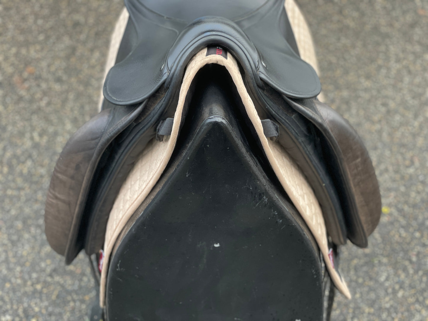 County Perfection Dressage Saddle 17.5 inch N SR