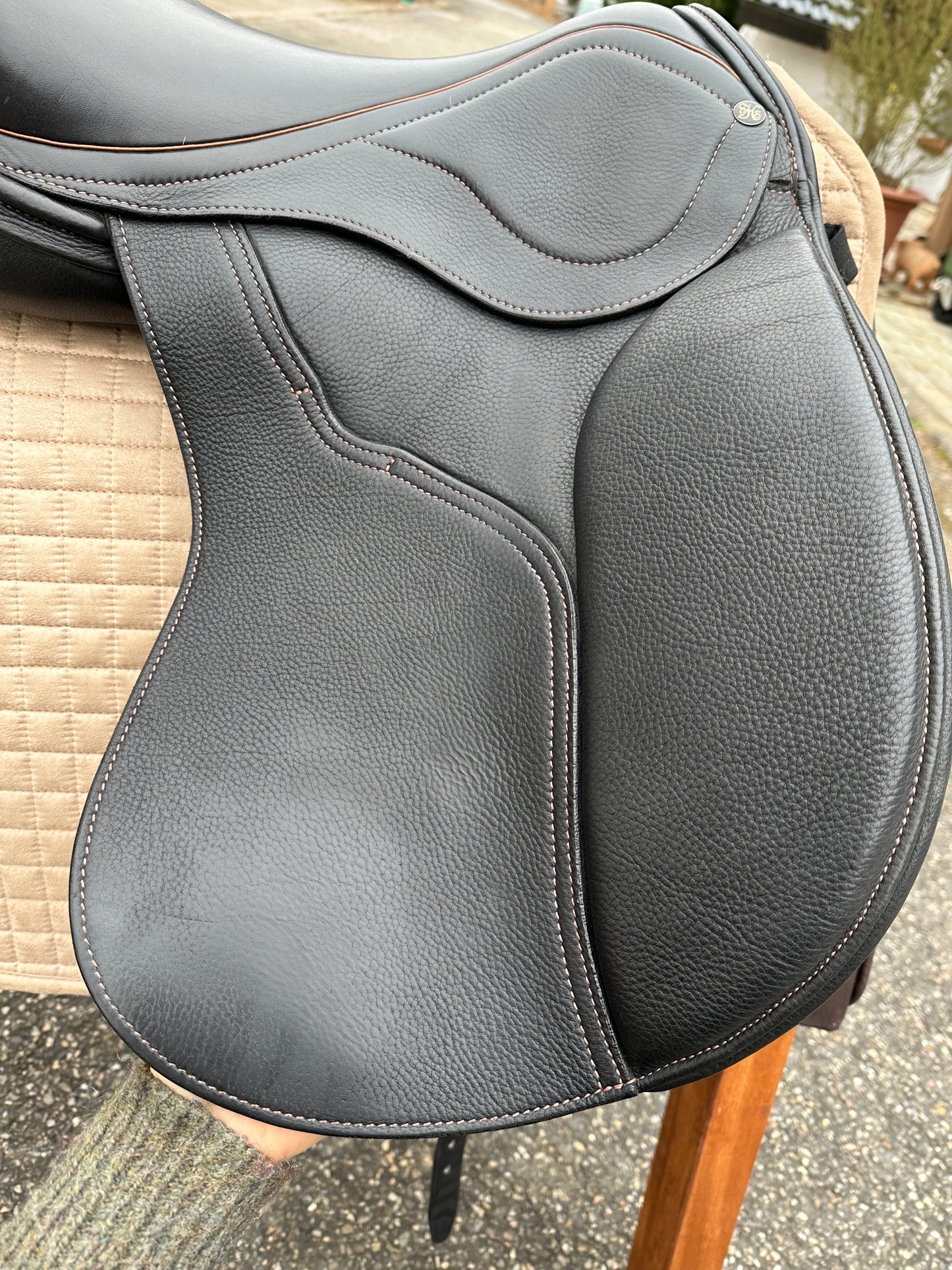 Horobin Gerd Heuschmann dressage saddle as good as new 17.5 inch shoulder clearance