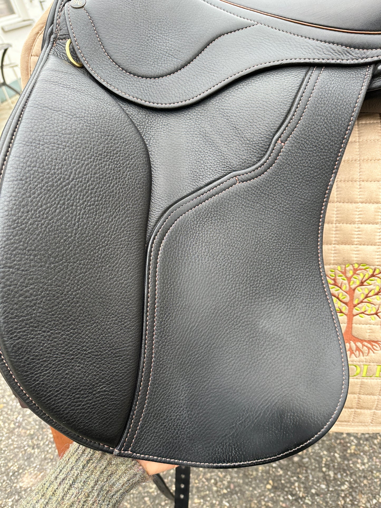 Horobin Gerd Heuschmann dressage saddle as good as new 17.5 inch shoulder clearance