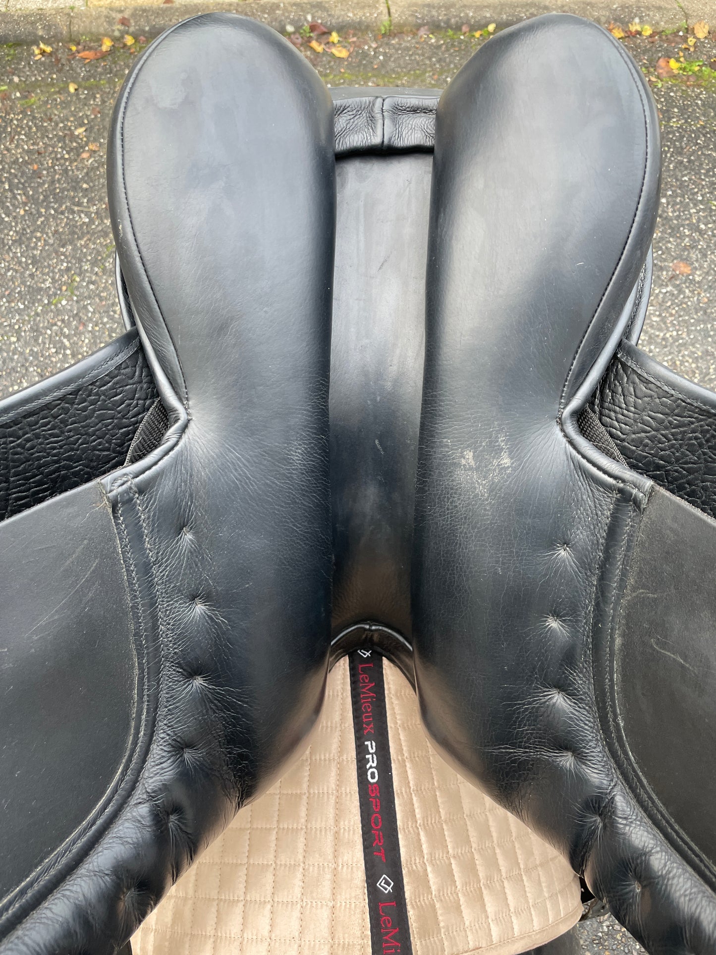 County Perfection Dressage Saddle 17.5 inch N SR