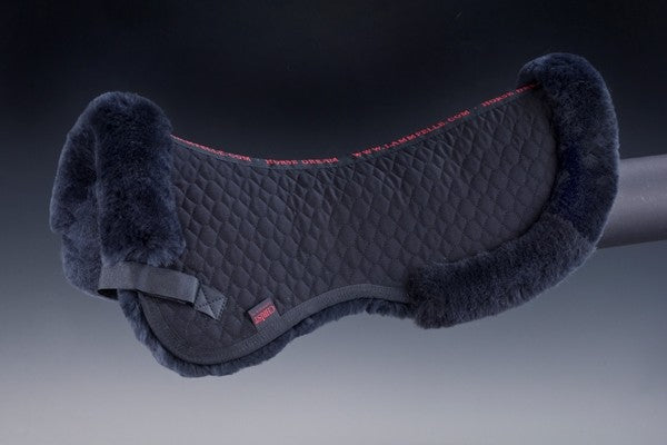 Lambskin saddle pad with edge