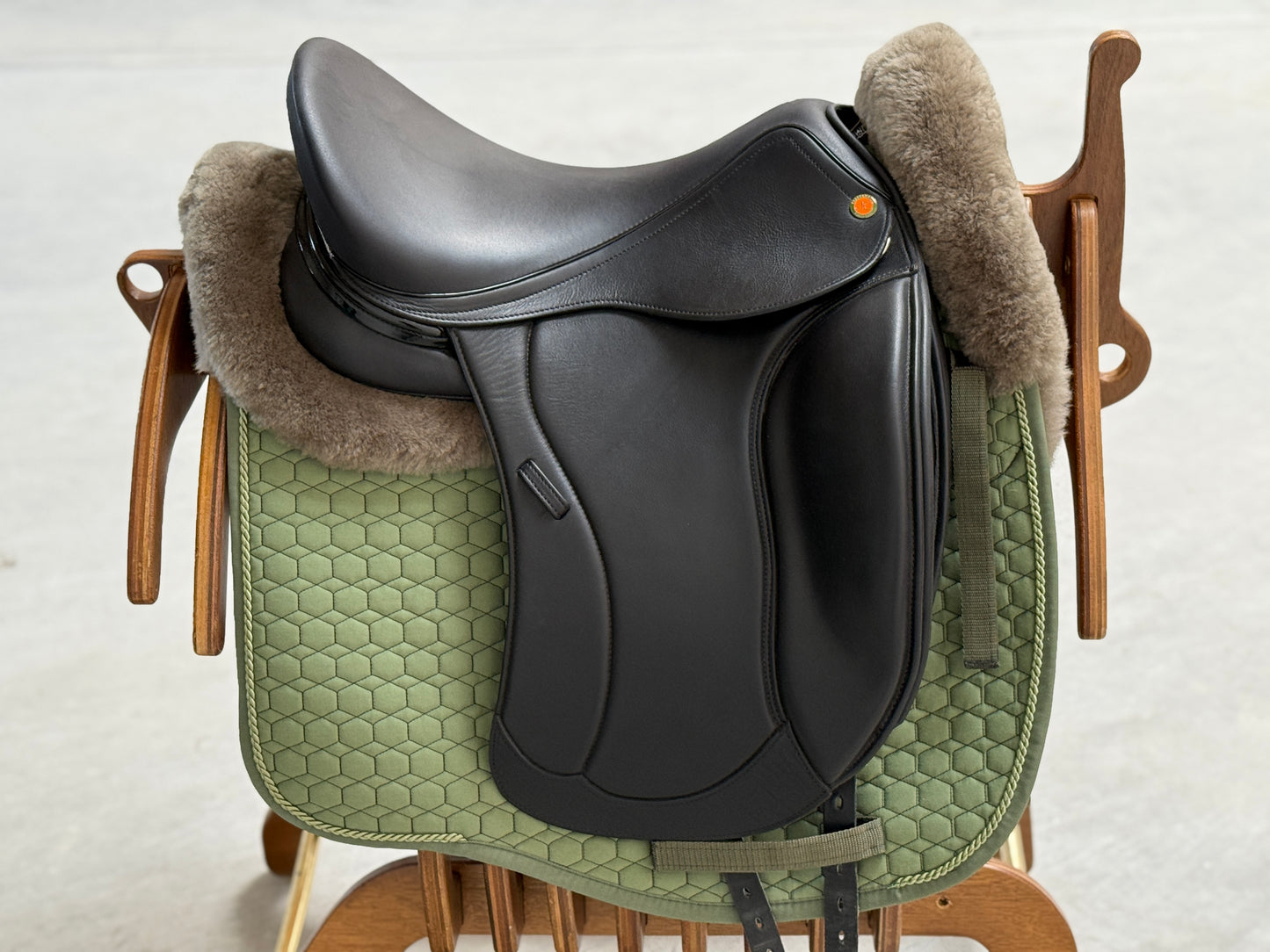Jorge Canaves P3 Dressursattel 17,5 Zoll halbtief Glitzer