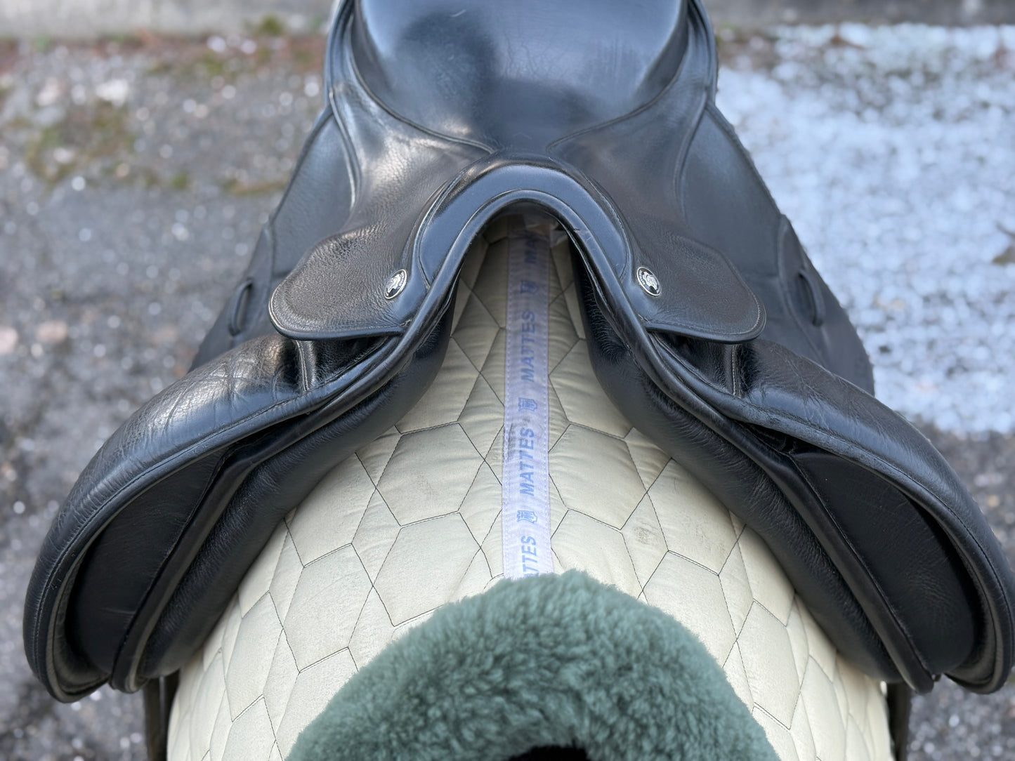 #252 Hennig Dressursattel 17 Zoll Doppelblatt