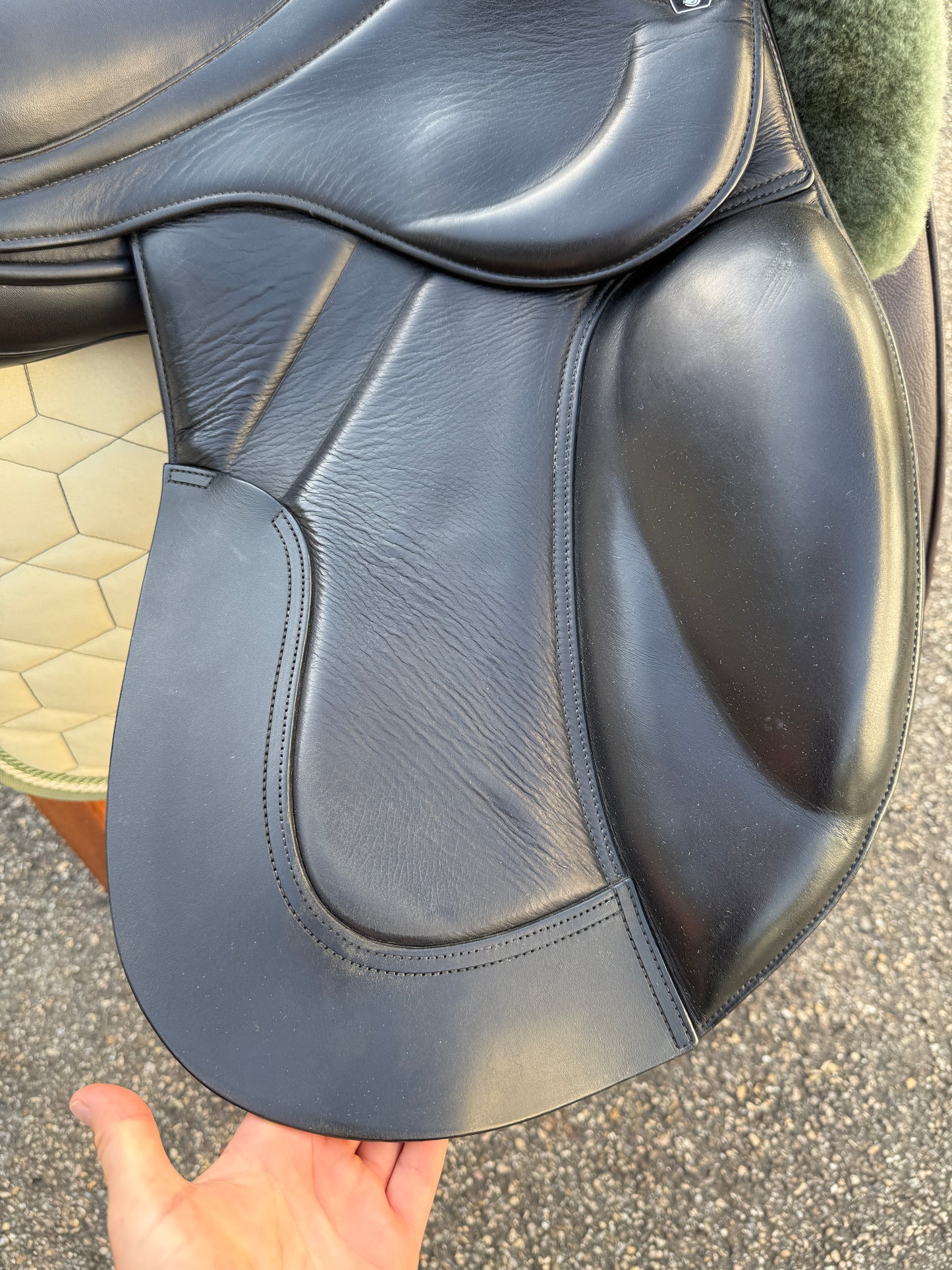 #K145 3S Bentley Dressursattel 17,5 Zoll mit Stabilizerkissen