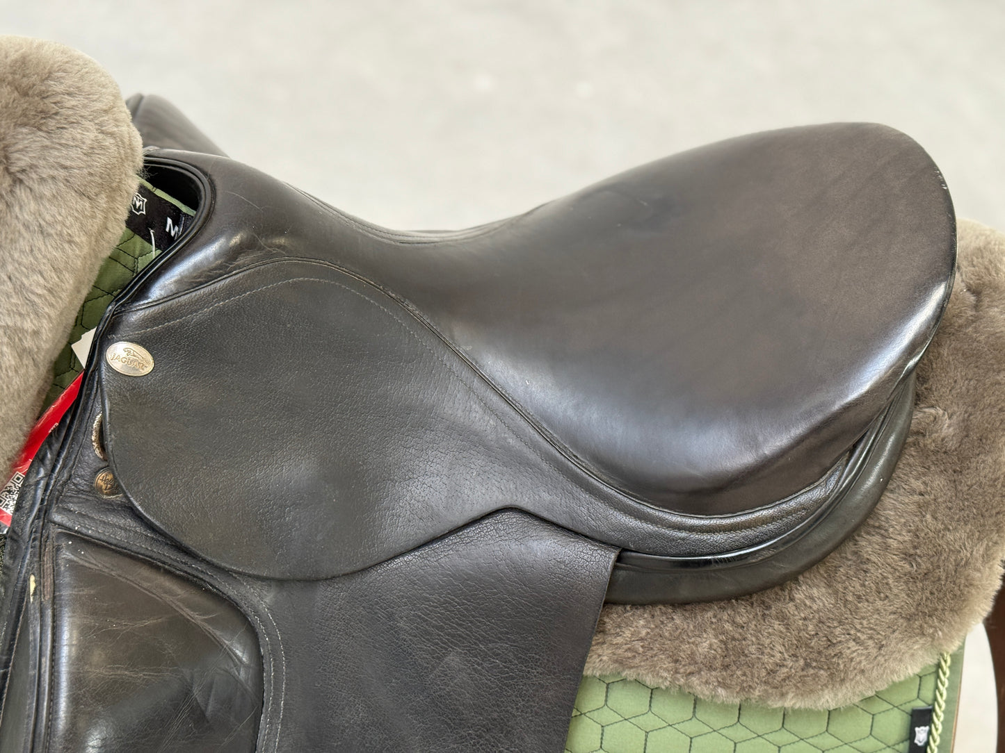 Jaguar Dressursattel 17,5 Zoll MW