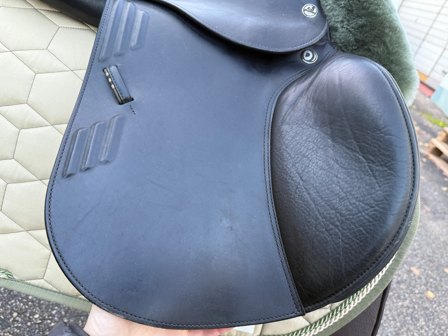 #233 Prestige Synchrony CPS Springsattel 17 Zoll 32 +A