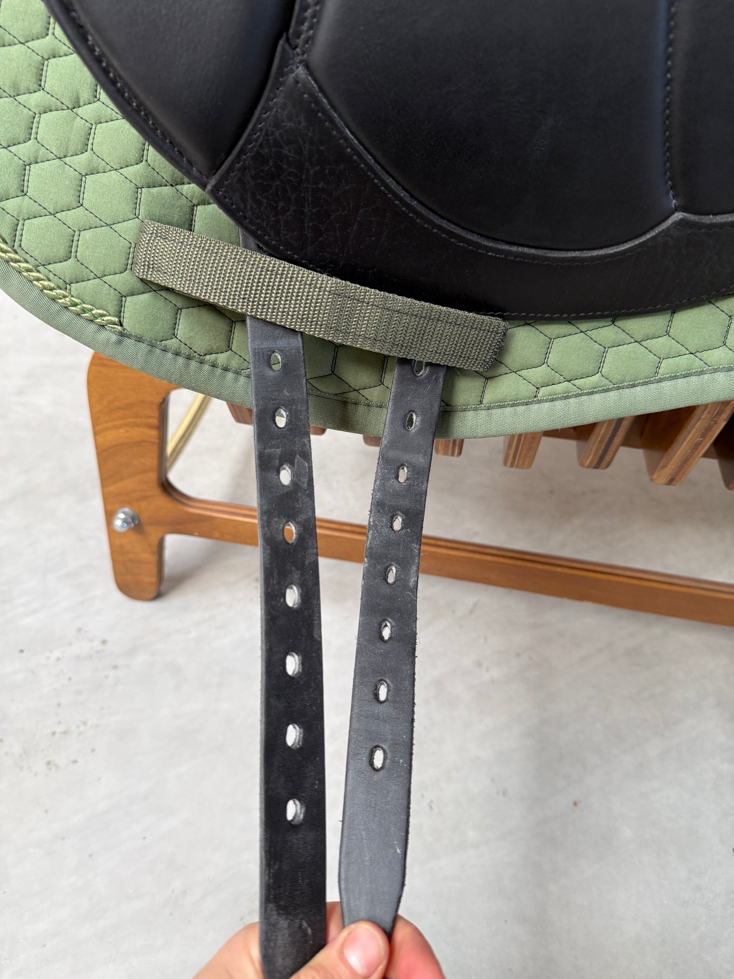 Jorge Canaves P3 Dressursattel 17,5 Zoll halbtief Glitzer