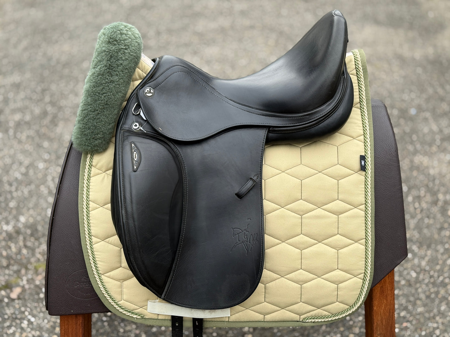 #200 Prestige X Helen Dressursattel 17 Zoll 33 kurzes Blatt