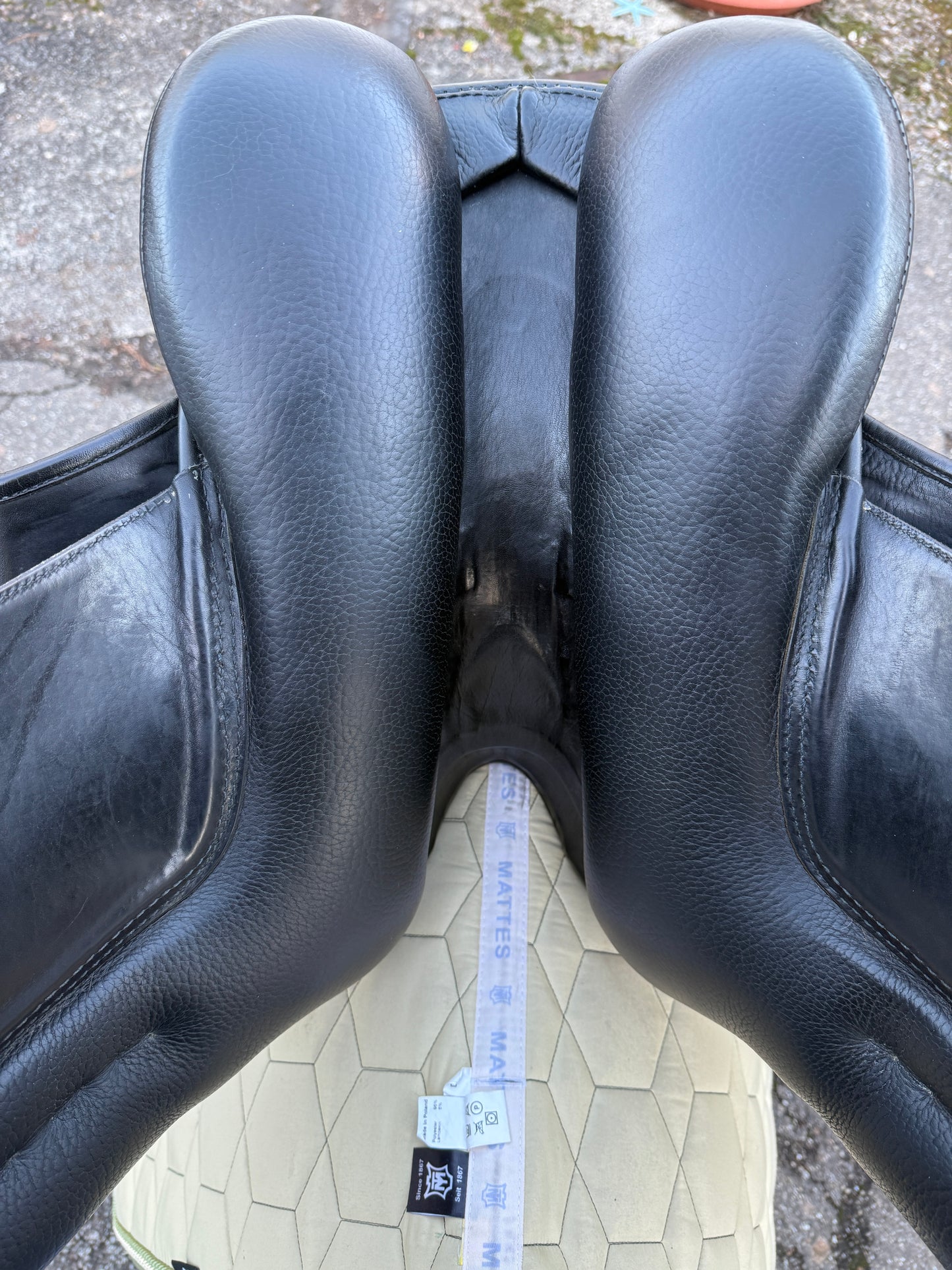 #252 Hennig Dressursattel 17 Zoll Doppelblatt