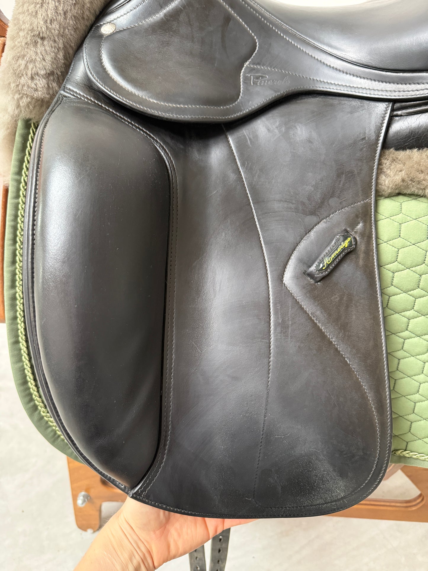 Amerigo Classic Dressage Grip-Leder Pinerolo Dressursattel 17 Zoll M