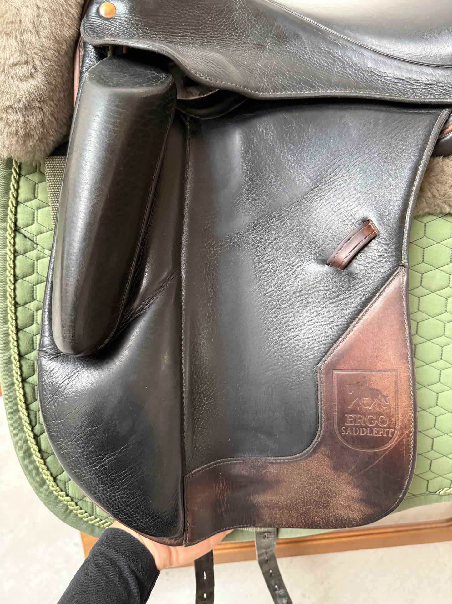 Hennig ESF Ergo Saddlefit Platin Dressursattel Monoblatt 17,5 Zoll
