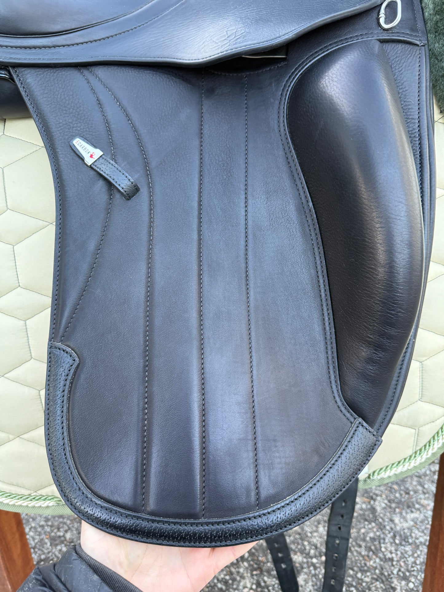 #231 Selleria Equipe Viktoria Carbon Dressursattel 17,5 Zoll +2 M aus 2023