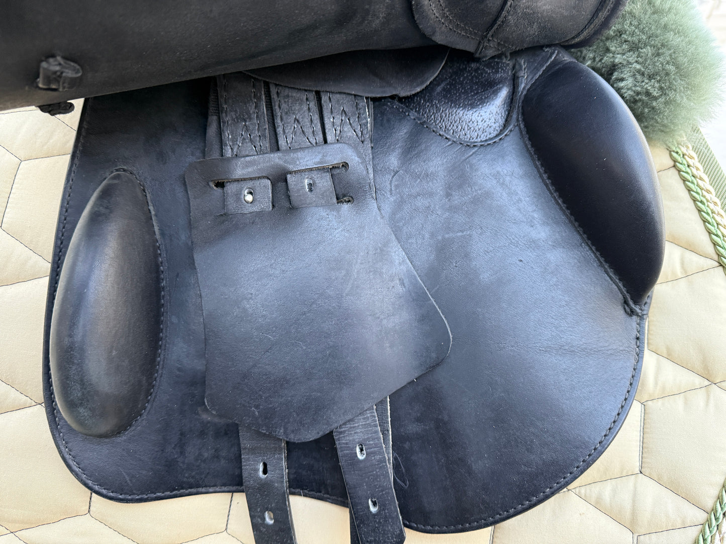 #233 Prestige Synchrony CPS Springsattel 17 Zoll 32 +A