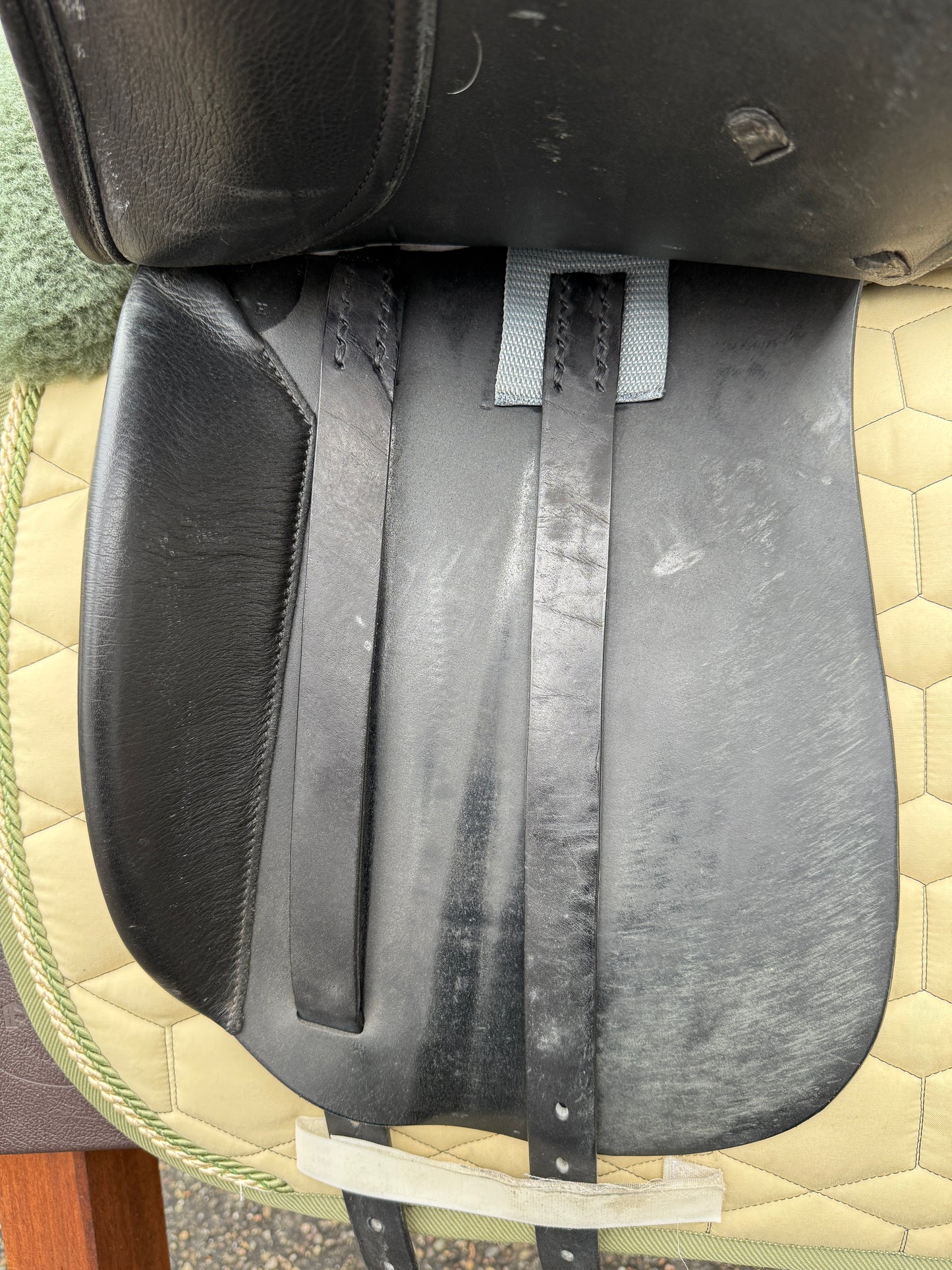 #229 Röösli Classic Pilatus Dressursattel 17,5 Zoll schwarz aus 2023