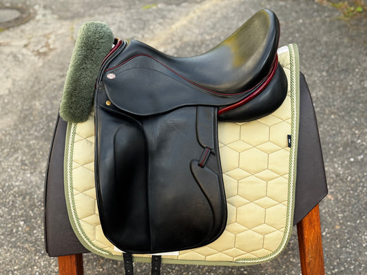 #109 Barclay Dressursattel 17,5 Zoll MW