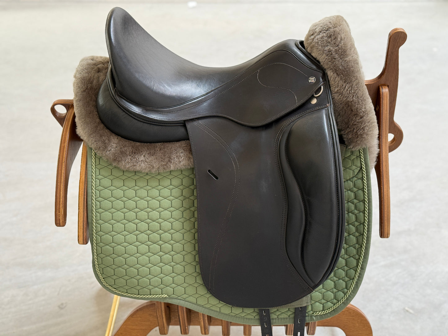 Horse Star Revolution Dressursattel 17,5 Zoll aus 2022