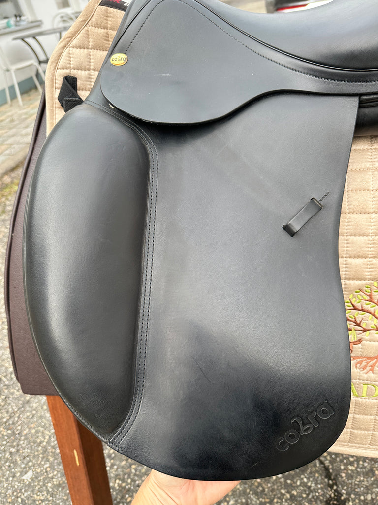 Cobra Dressursattel 17,5 Zoll aus 2020 neuwertig TheSaddletree