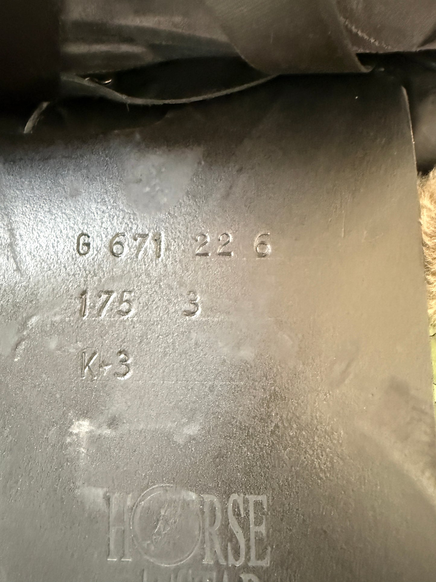 Horse Star Revolution Dressursattel 17,5 Zoll aus 2022