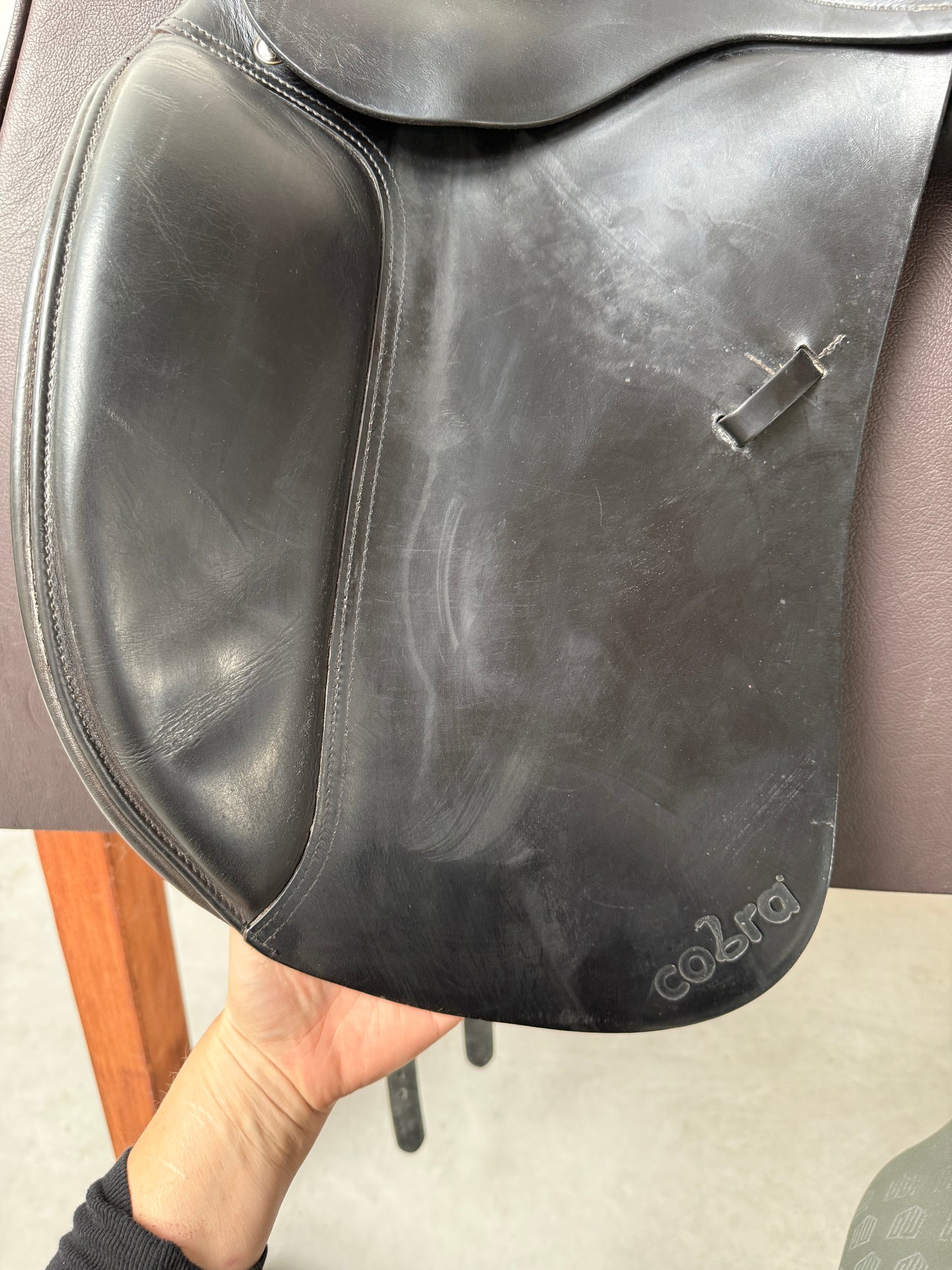 Cobra Dressursattel 17,5 Zoll halbtief & kurz