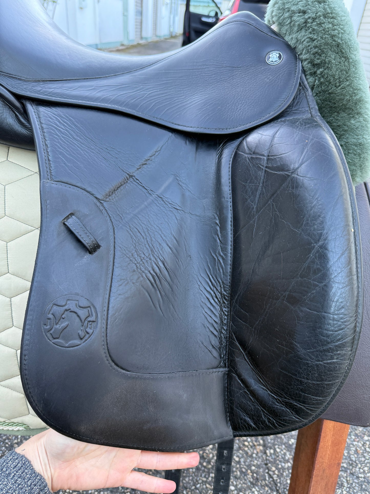 #225 Hennig Dressursattel Monoblatt 17,5 Zoll Klettpauschen