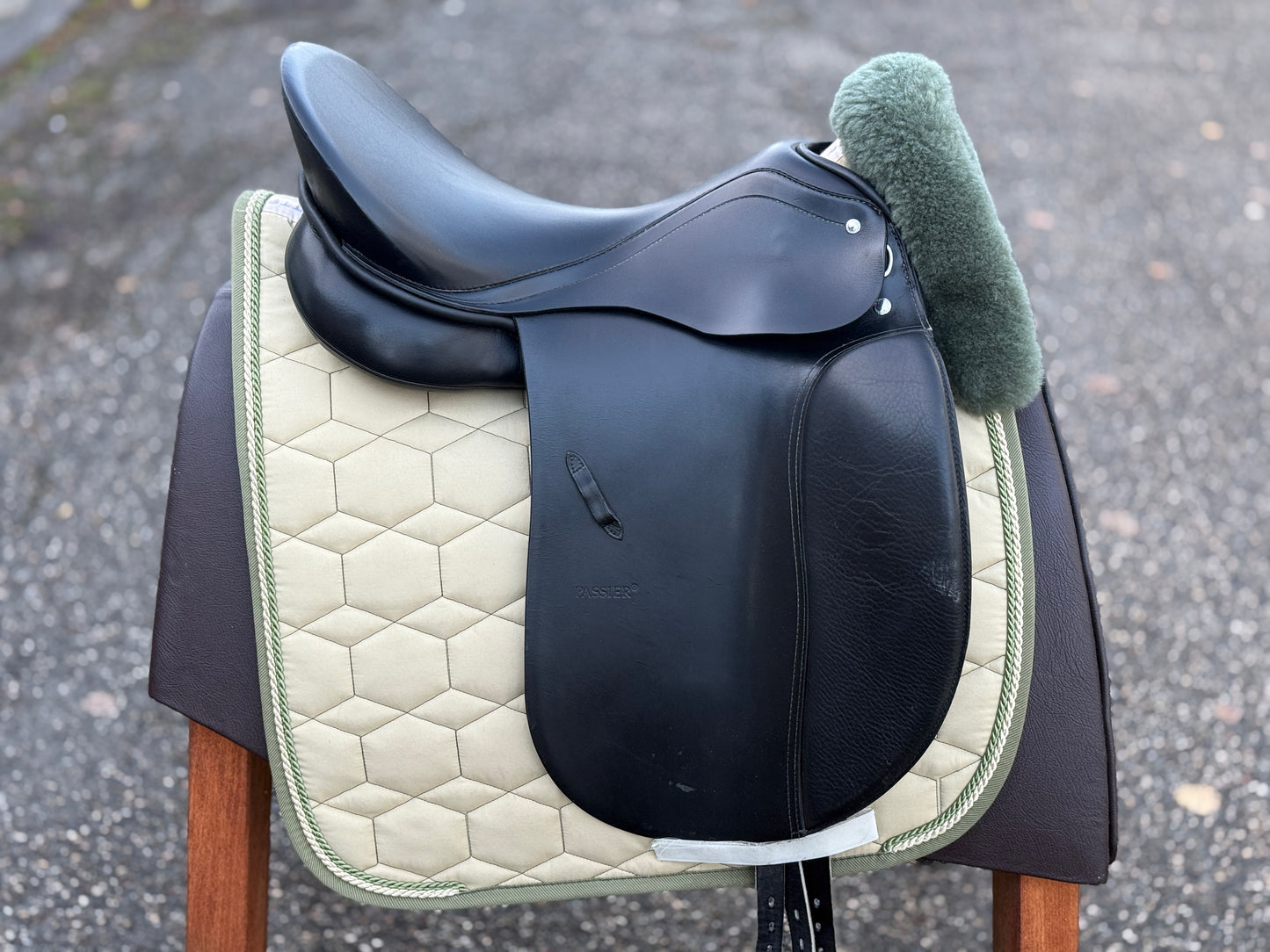 #201 Passier Corona Dressursattel 17,5 Zoll Lifterkissen aus 2022