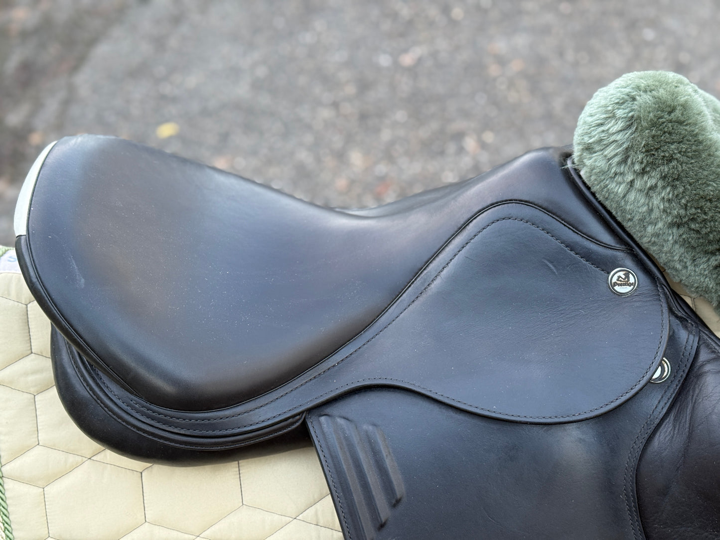 #233 Prestige Synchrony CPS Springsattel 17 Zoll 32 +A