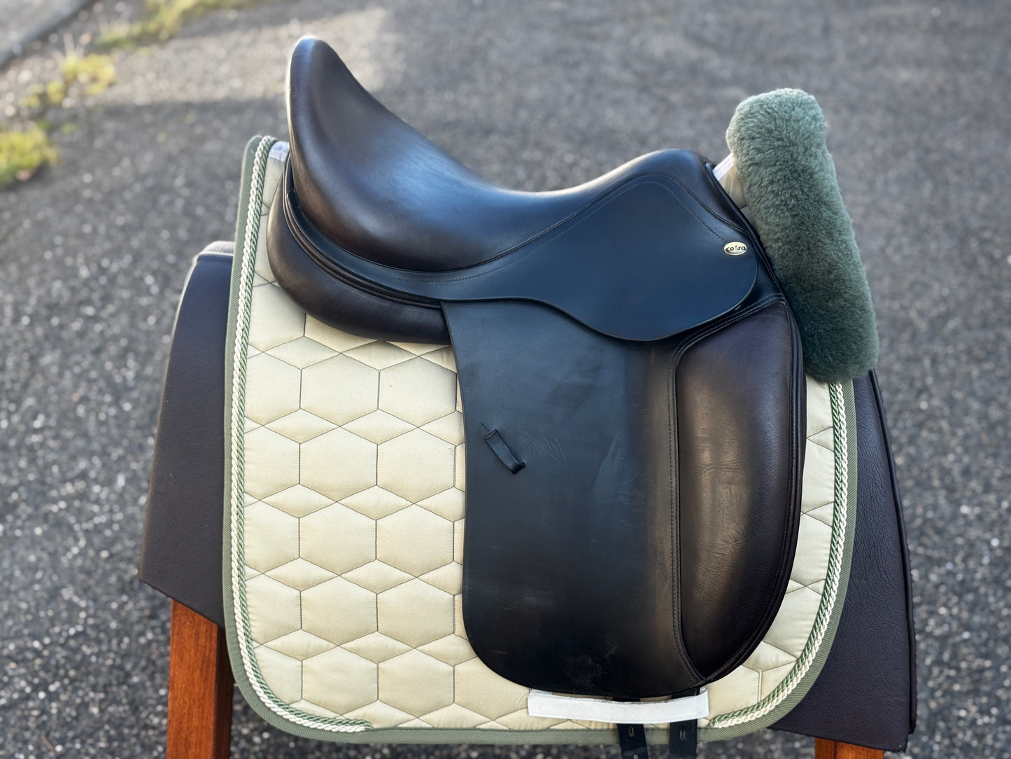 #145 Cobra Dressursattel 17,5 Zoll dunkelbraun