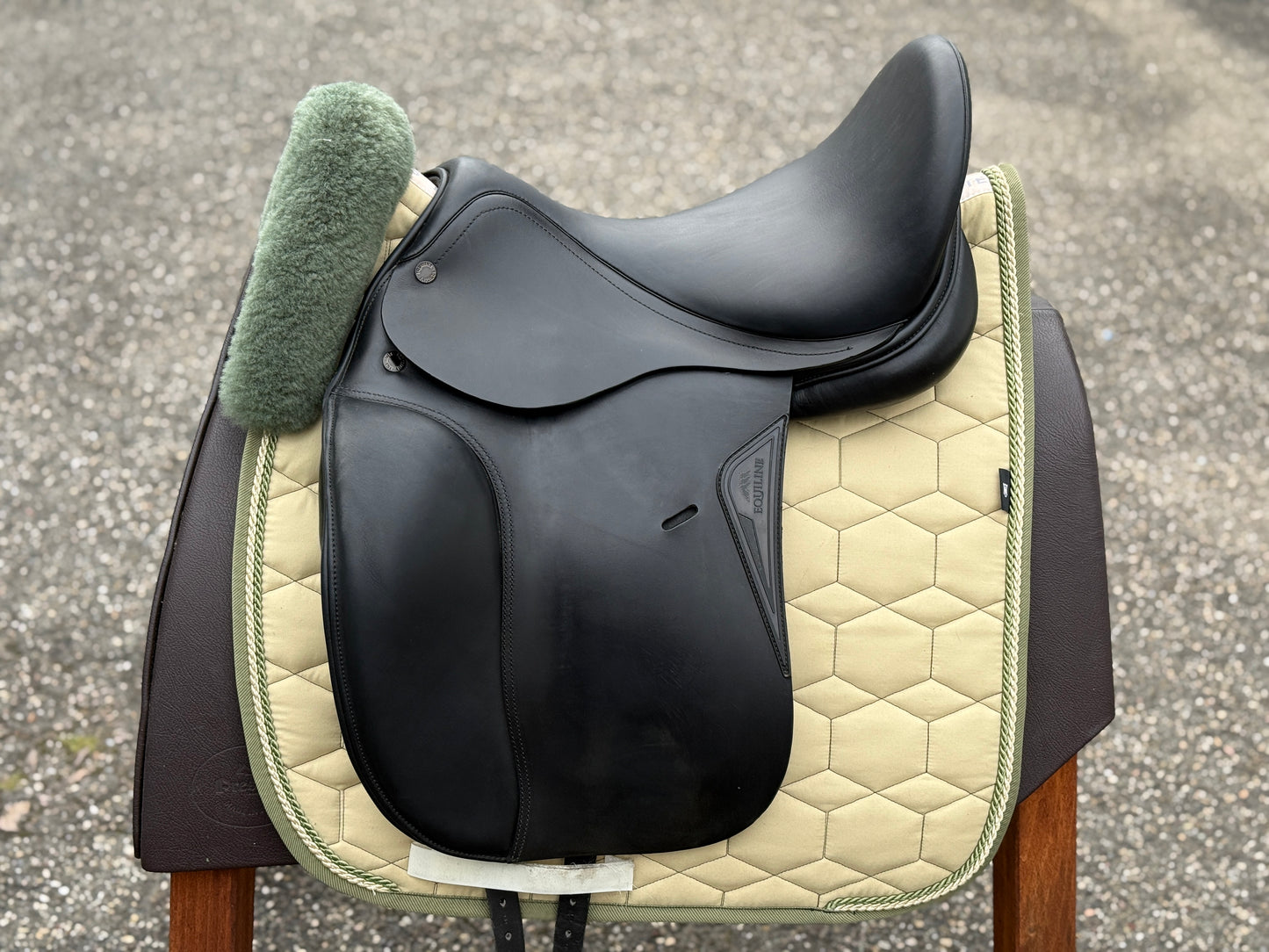 #196 Equiline Elite Dressursattel 17 Zoll