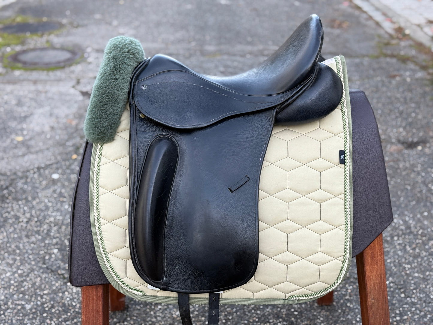 #224 County Perfection Dressursattel 17 Zoll MW