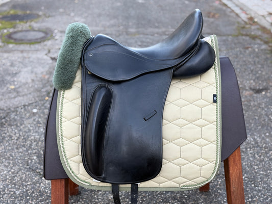 #224 County Perfection Dressursattel 17 Zoll MW