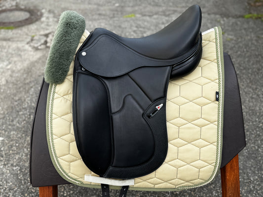 Selleria Equipe Bocelli Monoblatt Dressursattel aus 2024 16,5 Zoll Ponysattel