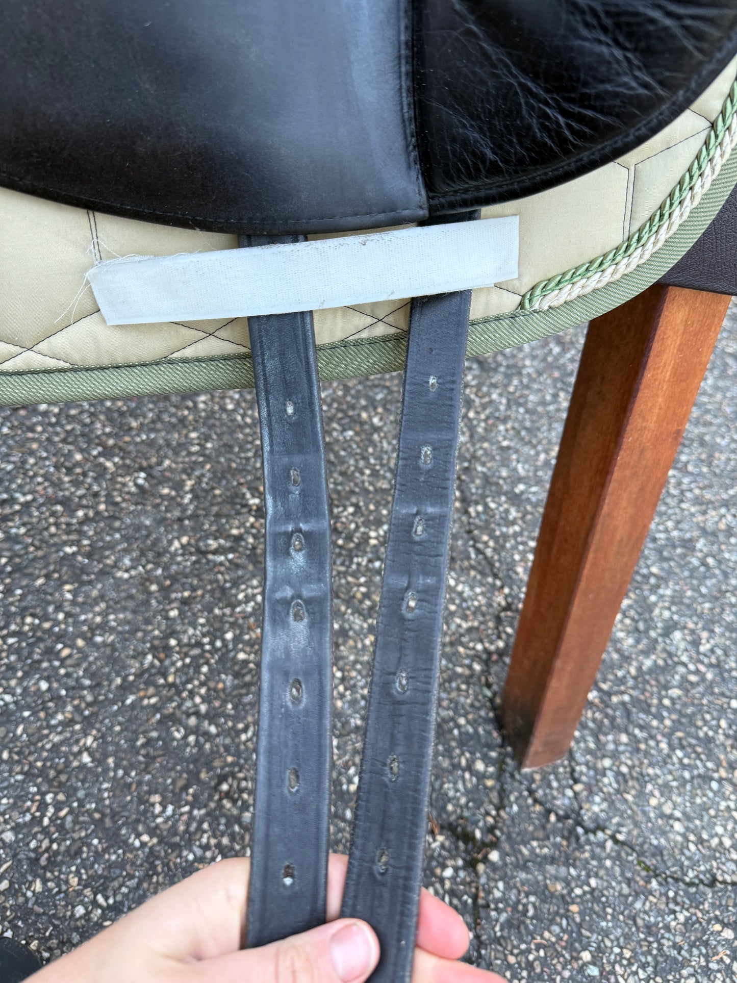 #225 Hennig Dressursattel Monoblatt 17,5 Zoll Klettpauschen