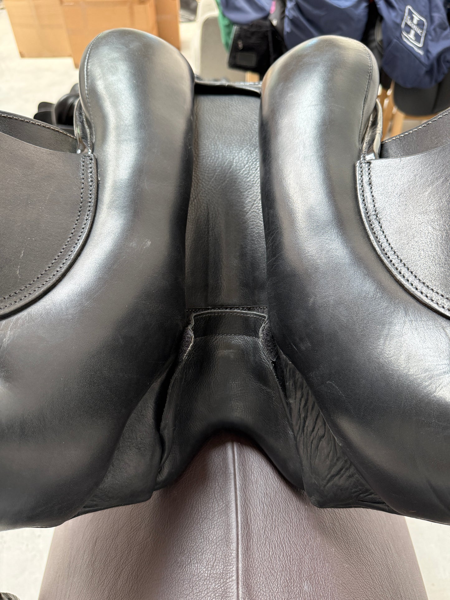 Seabis Saga Revolution Dressursattel 17 Zoll aus 2023