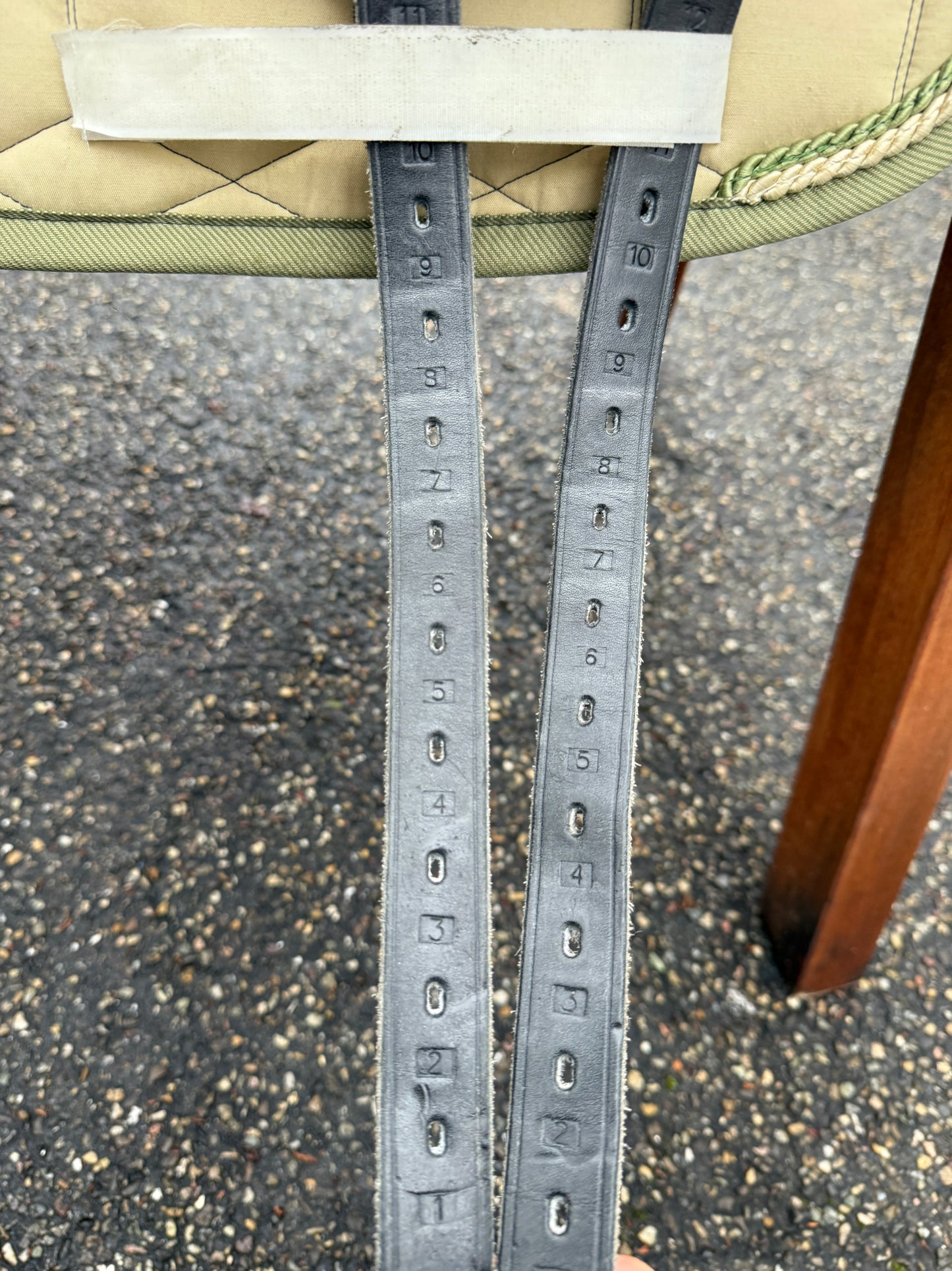 #244 Velicea Onyx Dressursattel 17,5 Zoll breite Kammer