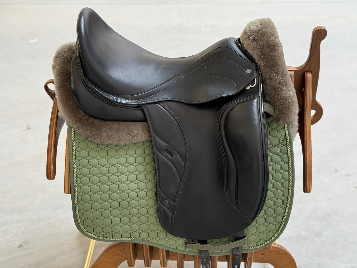 Horse Star Champion Dressursattel 18 Zoll aus 2022 - langes Blatt