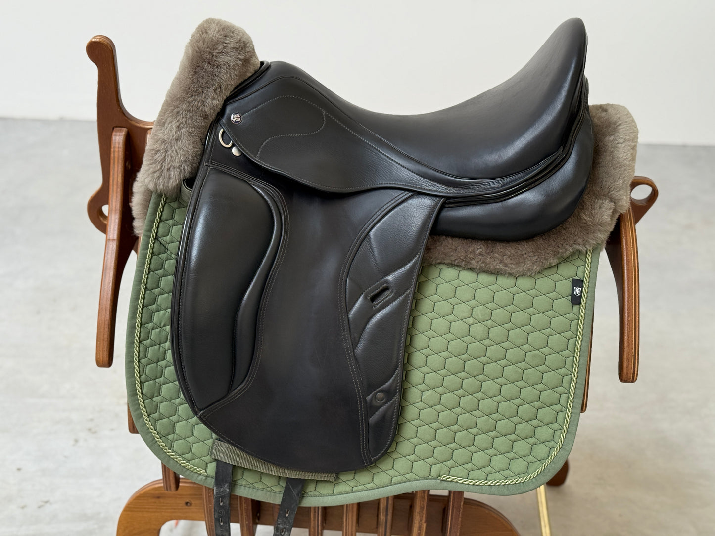 Horse Star Champion Dressursattel 18 Zoll aus 2022 - langes Blatt