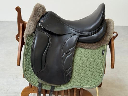 Horse Star Champion Dressursattel 18 Zoll aus 2022 - langes Blatt